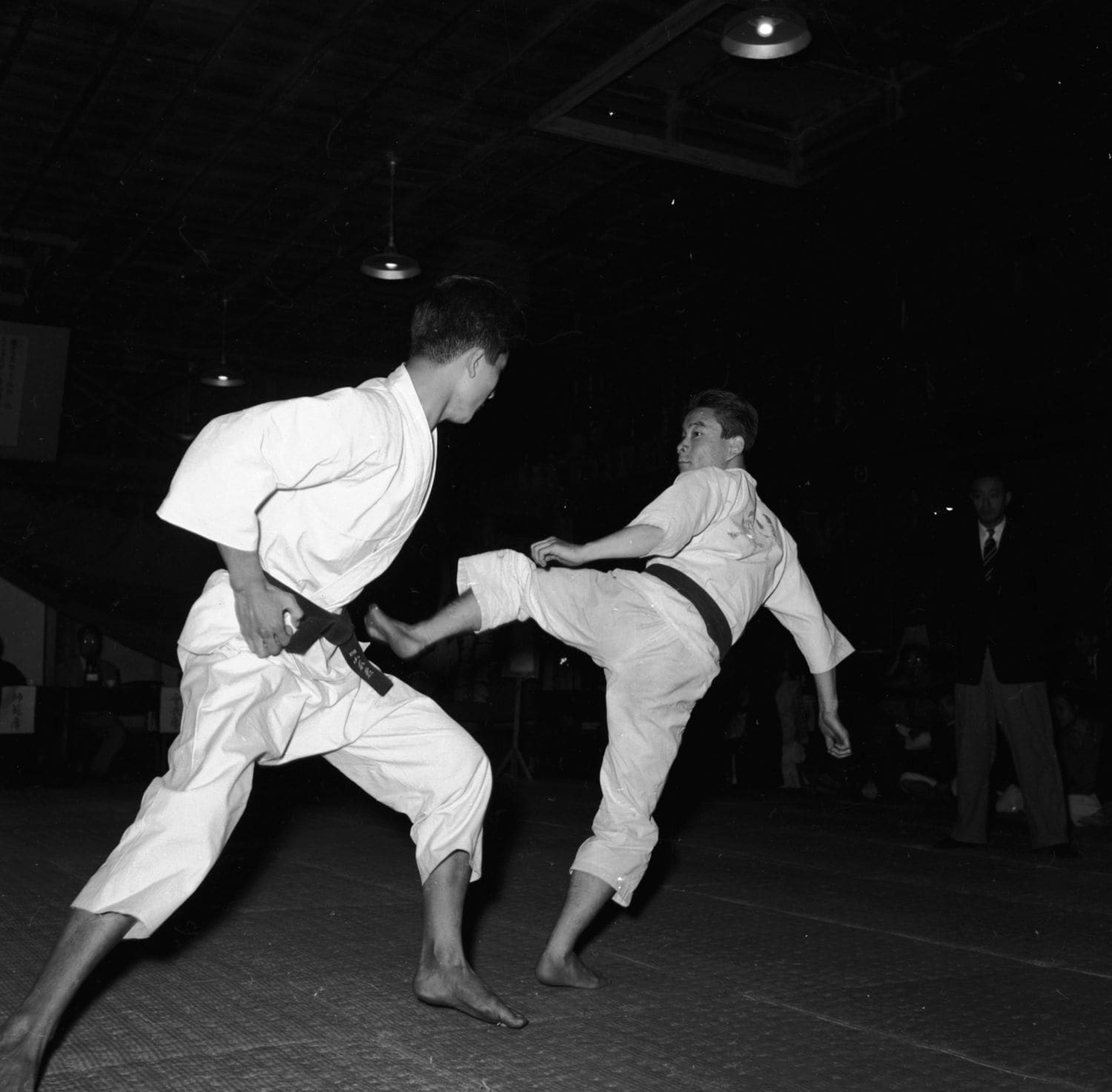 当時も空手は寸止めが基本だったが……（1955年撮影）　©Getty Images