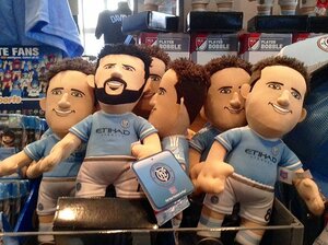 ビジャ、ランパードと思われるぬいぐるみ。クオリティは……。