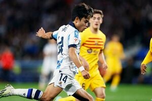 バルサを苦しめた久保建英にチャビ監督「素晴らしい」、だが結末は悲劇…撮影前「タケが2点取って勝つ」地元バル店長の愛に沁みる重責