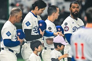 「大谷翔平選手らしいなと」カメラマンが見た“エスコートキッズへの神対応”…開幕戦から“和やかすぎるドジャース”の裏にあったリーダーシップ