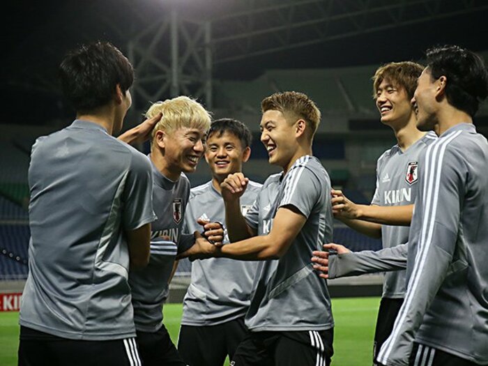 セルビアで吹っ切れた浅野拓磨。「カッコつけることをやめました」＜Number Web＞ photograph by JFA/AFLO