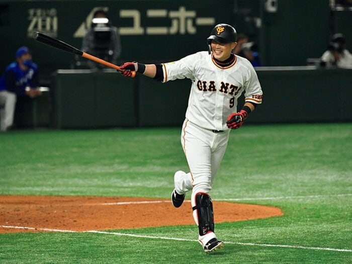 《巨人一筋17年で現役引退》「困ったときの亀ちゃん、で生きると決めた」亀井善行はなぜFA権を行使しなかったのか<Number Web> photograph by Hideki Sugiyama