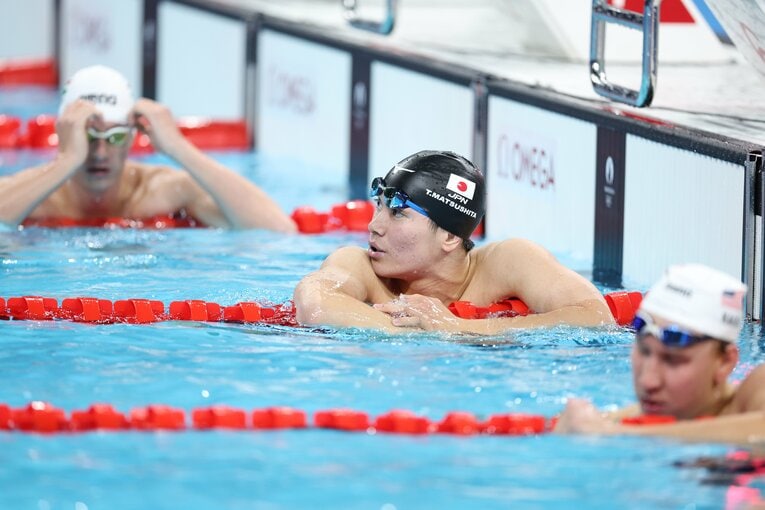 パリ五輪競泳男子400m個人メドレーで力泳する鈴木知之　©Ryosuke Menju/JMPA