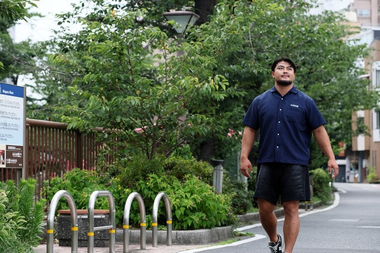 185cmで130kgというフィジカルは相撲時代と変わっていないものの、力士時代より細身になりスピードが上がっている　©Shigeki Yamamoto