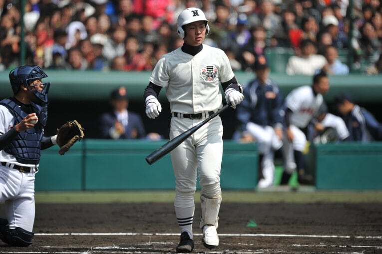 次に名前が呼ばれたのは、北海道日本ハム6位で慶應大の横尾俊健。写真は日大三高時で、明治大の髙山とは高校の同級生。興南高に所属していた立教大の大城とはセンバツ決勝で対戦した（右に続きます）　©Hideki Sugiyama