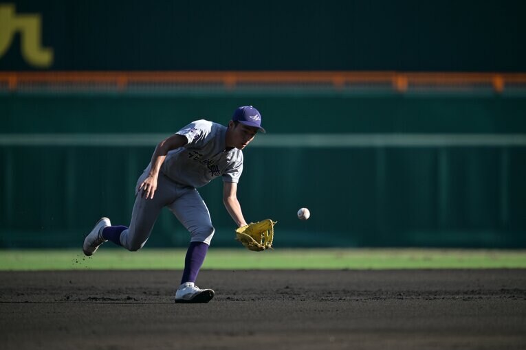 元プロ名手が挙げた…花巻東・熊谷陸「天才的守備シーン」連続写真　2枚目／全7枚　©Hideki Sugiyama