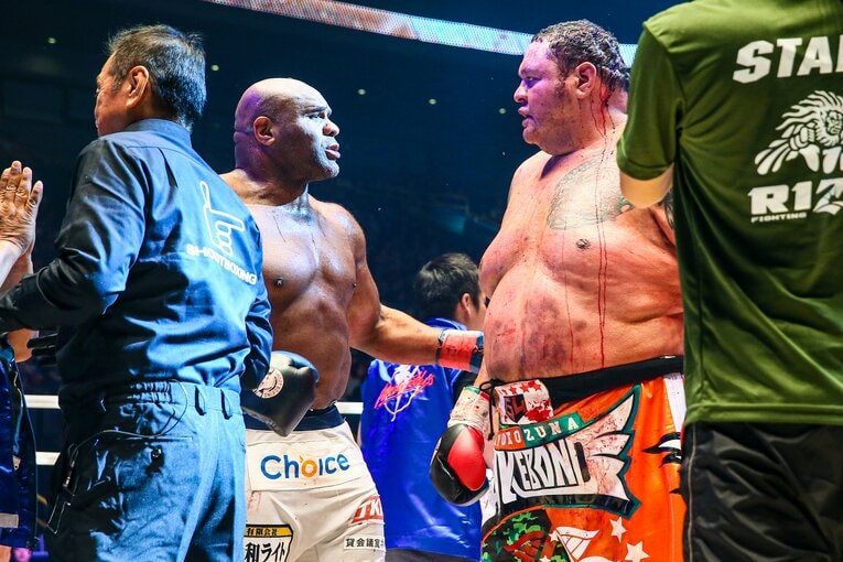試合後のボブ・サップと曙　©RIZIN FF Susumu Nagao