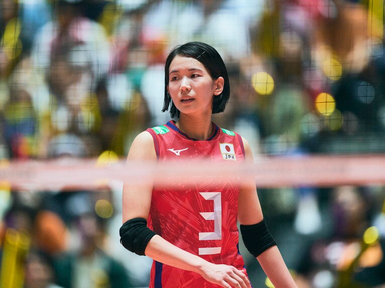 「男子バレーはいいが、女子は厳しい」逆境に燃えた主将・古賀紗理那はチームをどう変えた？ 五輪切符は持ち越しも「今は一緒に呼吸ができている」(22)