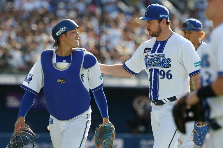 バウアーとの熱血コンビや手書き作戦チャートなどが話題を呼んでいる松尾汐恩。捕手としての成長ぶりを本人に聞いた ／ photograph by JIJI PRESS