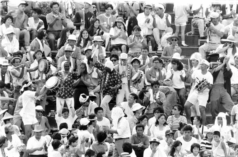 甲子園に集結した沖縄水産の応援団　©JIJI PRESS