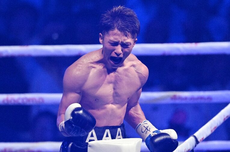 スーパーバンタム級の初戦で王者フルトンに圧勝した井上尚弥（30歳）　©AFLO