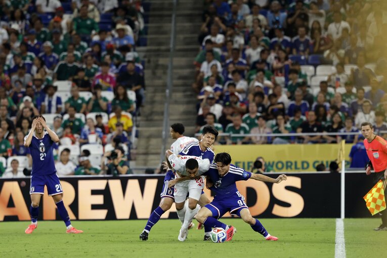 チュニジア戦でW杯デビューとなったチーム最年少21歳の後藤啓介。サポーターを煽るなど、ムードメーカーの素養も見せた　©Atsushi Tokumaru