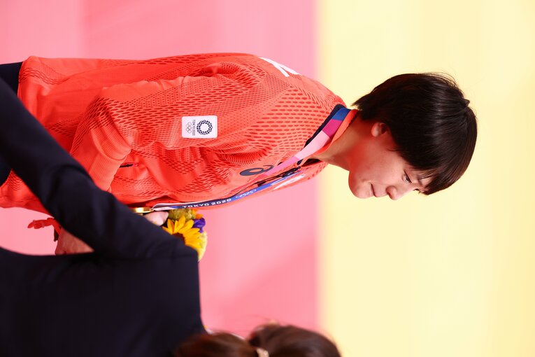 「終わったな」「何やってるんだろう」 “27歳初出場で金メダル”新井千鶴の「積み上げてきたものが違う」柔道人生(11)