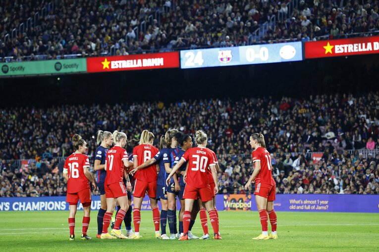 W杯ブラジル戦のウラで「バルサ女子がカンプノウで4万6967人」盛況なワケ… メッシ後に君臨する“女王”、熊谷紗希が見せた悔しさ(64)