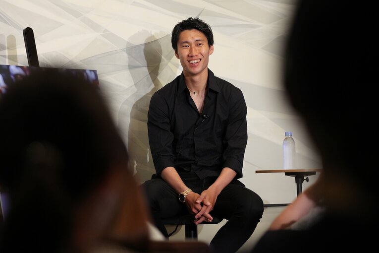 トークショーでの鎌田。軽快なトークを参加者も大いに楽しんでいた　©Shigeki Yamamoto