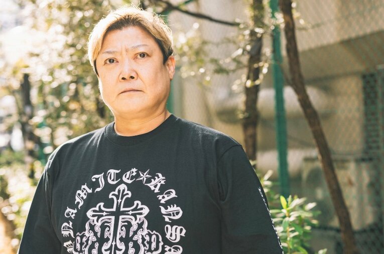圧倒的な強さで人気を博す裏で、膠原病との闘いを続けてきたダイナマイト関西さん。当時の苦労を聞いた ／ photograph by Kiichi Matsumoto