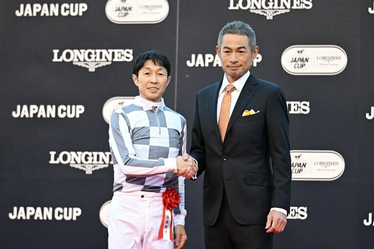 武豊とイチロー。ジャパンカップ表彰式で（10枚目／全10枚）©Keiji Ishikawa
