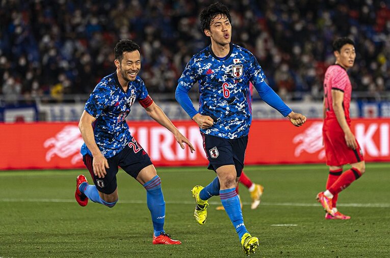 日韓戦での吉田麻也と遠藤航。そして酒井宏樹が加わるU-24日本代表は、どんな化学変化を起こすか ／ photograph by Takuya Sugiyama/JMPA