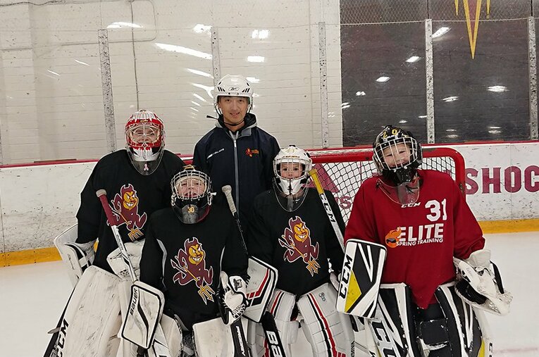 アメリカでアイスホッケーの育成年代の指導に携わっている若林弘紀氏（中央）。世界から見た日本の現状は「異質」だと語った ／ photograph by Hiroki Wakabayashi