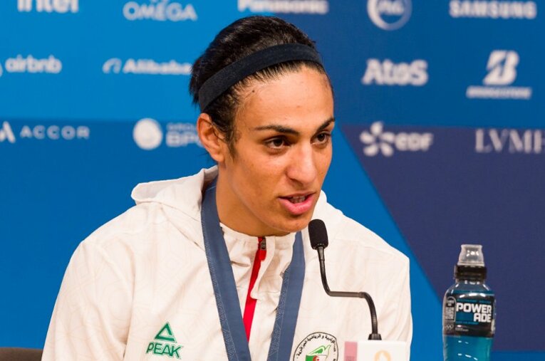 パリ五輪ボクシング女子66kg級で金メダルを獲得したイマネ・ケリフの記者会見。大会期間中に受けた「さまざまな攻撃」への思いを語った ／ photograph by Getty Images