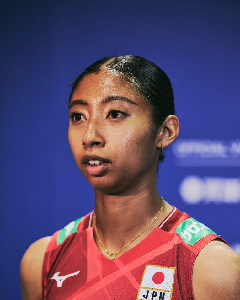 メディア対応する宮部藍梨　©︎Yuki Suenaga