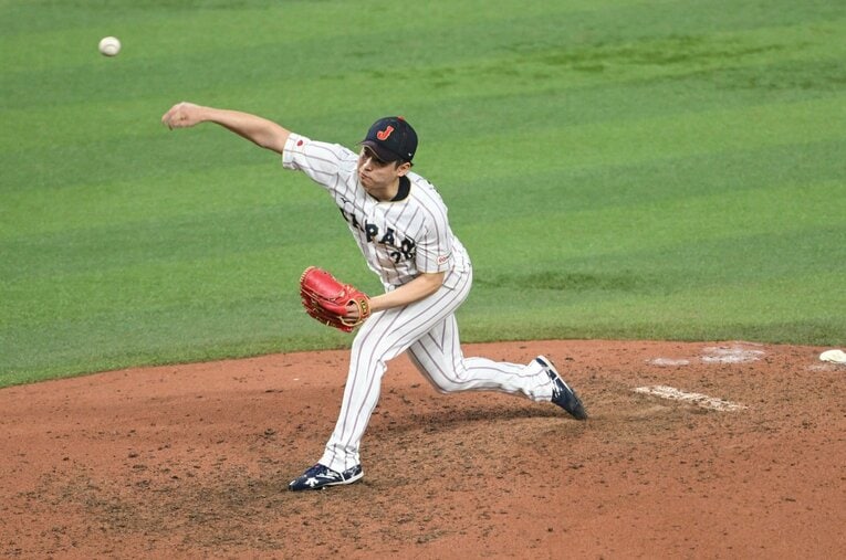 ベネズエラ戦に力投する種市　©Nanae Suzuki