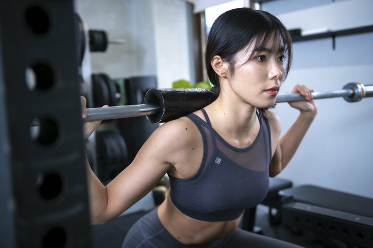 「ジョジョ立ち写真」に19万いいね…とももともも25歳に聞く撮影のウラ側「コスプレにも肉体美が求められている」《特別グラビア》(20)