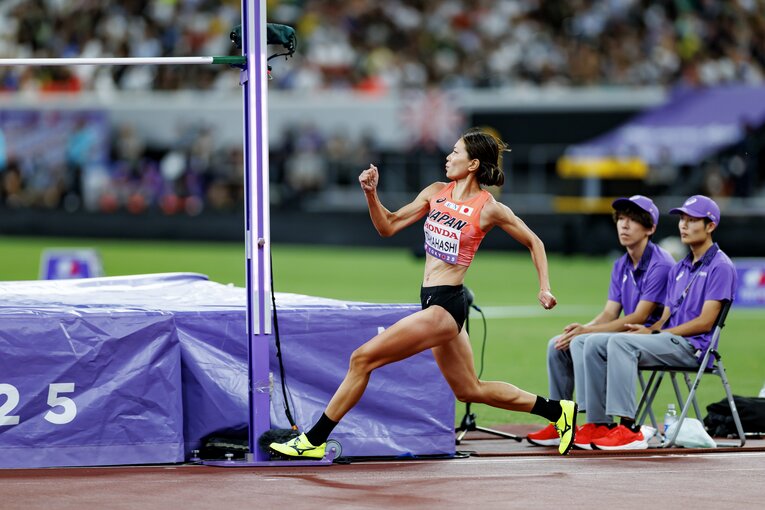 大舞台で調子を取り戻した高橋の成功跳躍（２／７）　©Kiichi Matsumoto