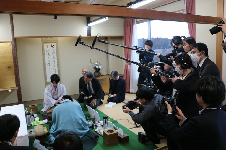 王将戦第5局、激選後の2人の様子（写真は右に続きます）　©Shintaro Okawa