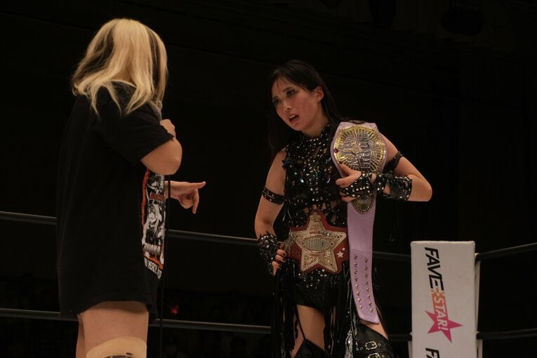 無料中継でも話題を集めた上谷沙弥vsAZM（9月27日）　©Norihiro Hashimoto