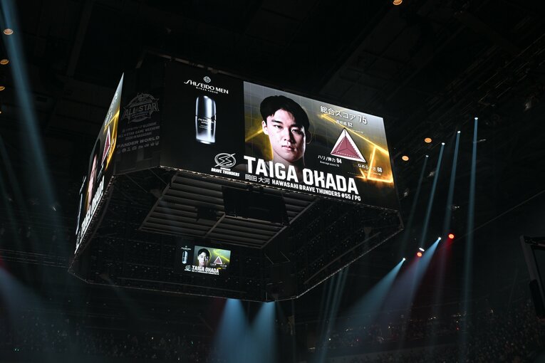 初挑戦のBリーグで存在感を見せる岡田のプレー　©B.LEAGUE