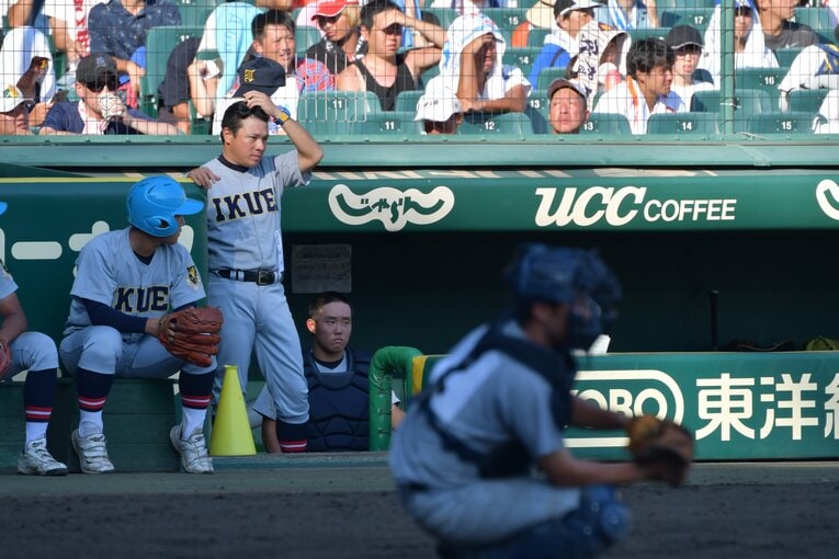 2019年夏の甲子園で指揮をとる仙台育英・須江航監督　©Hideki Sugiyama