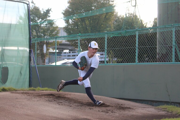 ブルペンで投げ込む林優樹（2022年）©︎Fumi Sawai