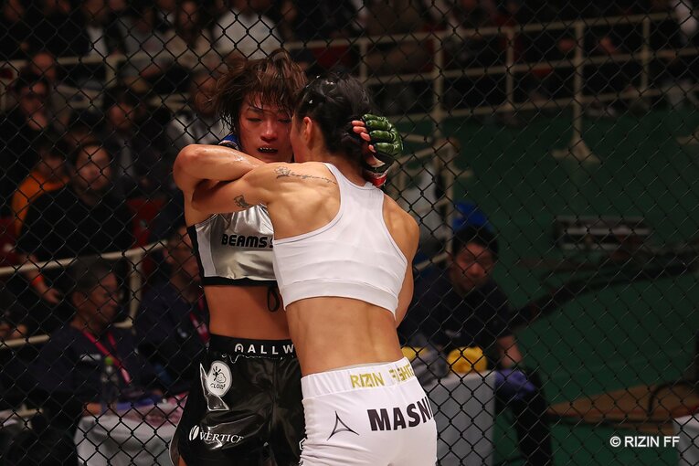 RENAvsシン・ユリ　©RIZIN FF