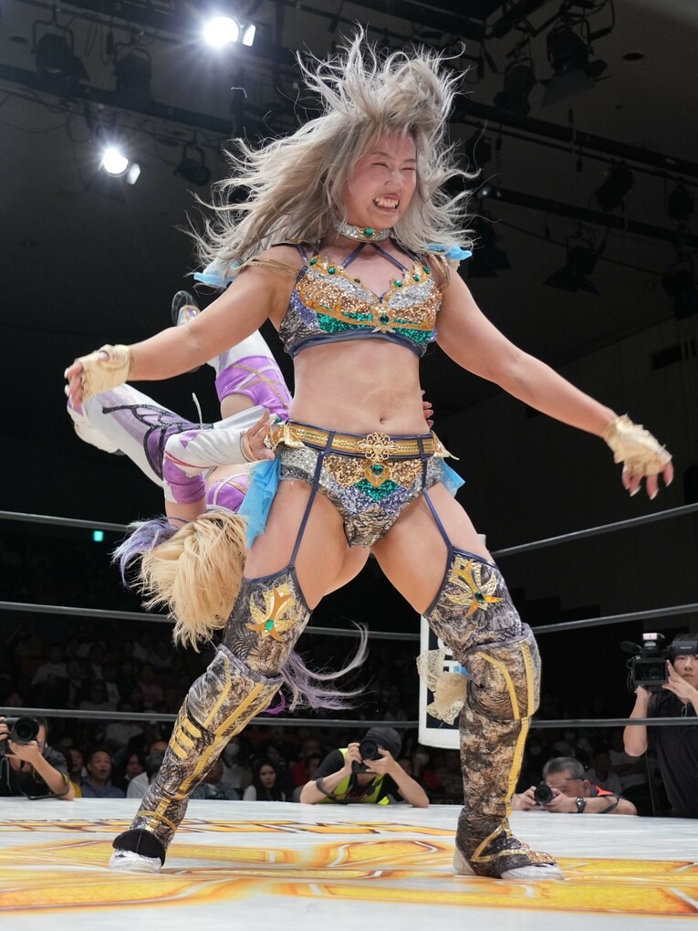 『DREAM STAR GP』準決勝で天麗皇希と戦うビクトリア弓月。9月20日、後楽園ホール　©Essei Hara