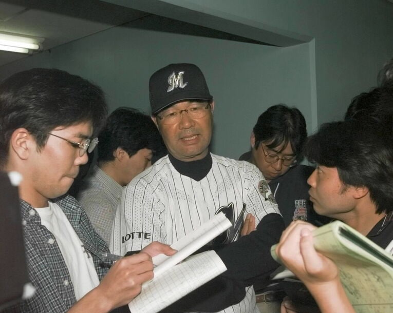 楽天イーグルス初代編成部長を務めた広野功。中日やロッテ、西武のコーチや二軍監督を経験（写真はロッテ時代）　©JIJI PRESS