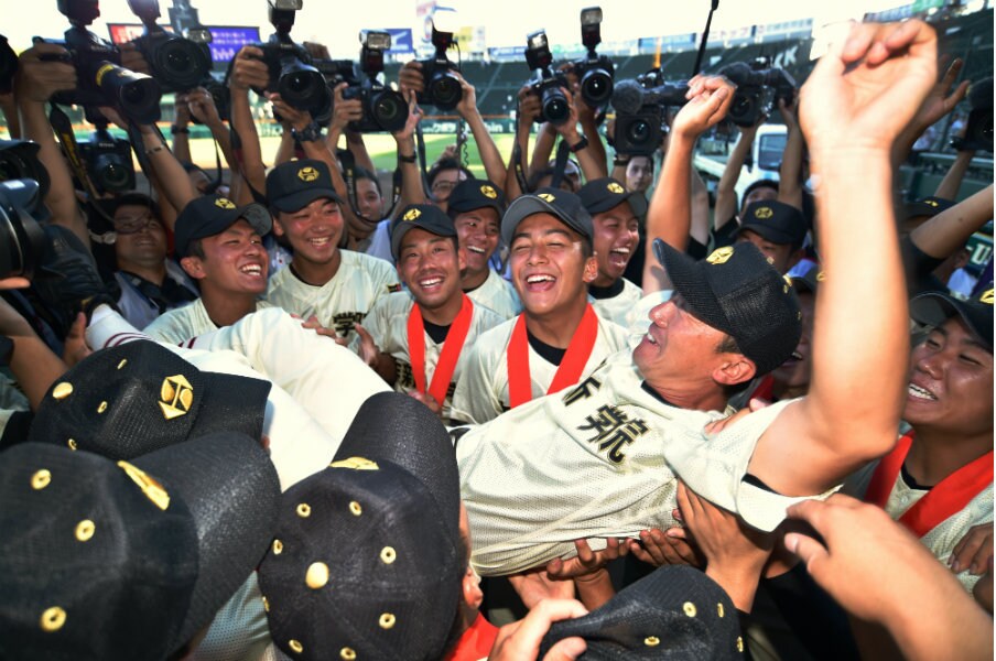33歳で甲子園優勝の小針崇宏監督。恩師が語る作新学院指揮官の素顔。<Number Web> photograph by Hideki Sugiyama