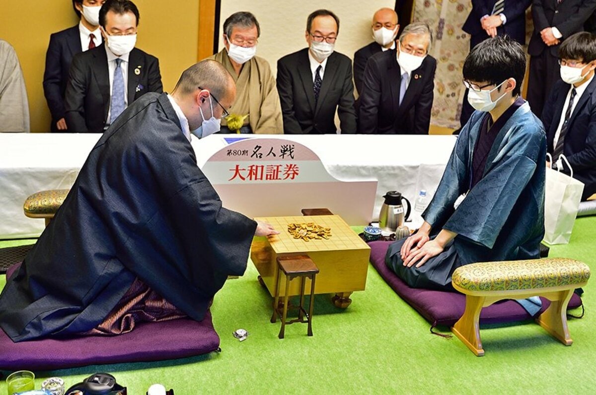 端正な「西の将棋王子」は料理好き＋扇子の柄に注目？ 実力派・斎藤慎太郎八段（28）の素顔〈渡辺明名人に2期連続挑戦〉（3／3） - 将棋 -  Number Web - ナンバー