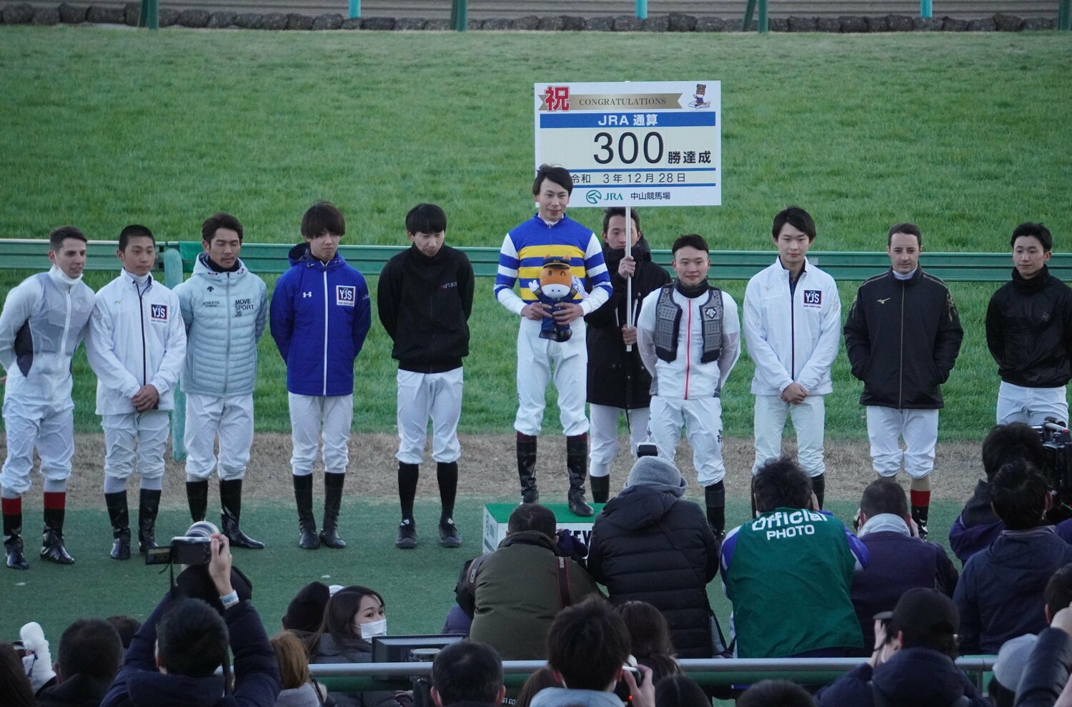 年間300勝を達成した横山武史騎手 ©Satoshi Hiramatsu