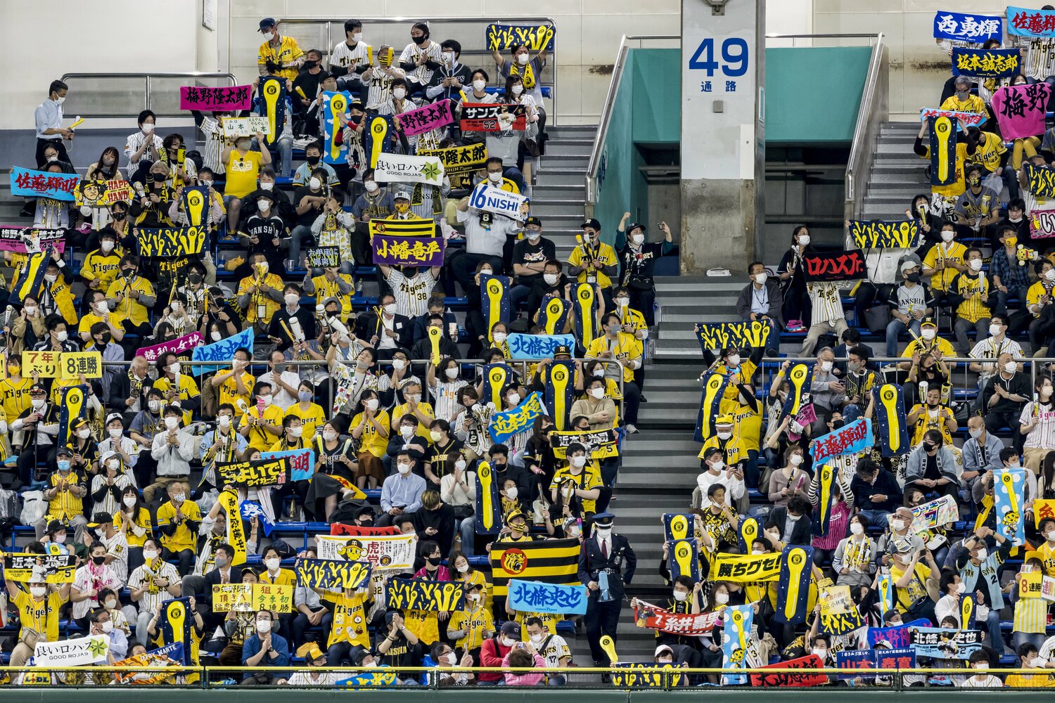 熱狂的な阪神ファンの目下の関心は、来季の指揮官が誰になるのか　©︎Kiichi Matsyumoto