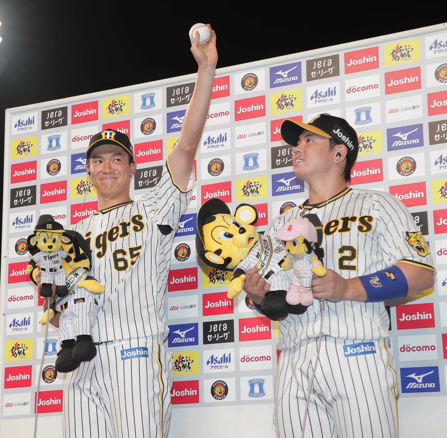 6月24日の中日戦では2番手として8回から登板してピンチを抑え、プロ初勝利を挙げた　©JIJI PRESS