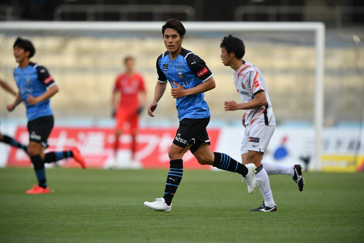名古屋戦での知念慶（写真は5月4日の試合）　(C)J.LEAGUE