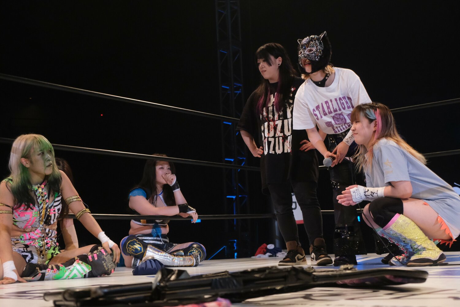 QQ脱退が決まったAZMたちに、すぐ声をかけたキッド、すず、星来 ©Norihiro Hashimoto