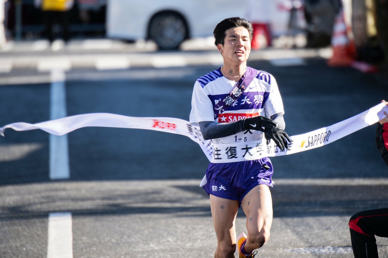 5区を走った2年生の金子。6位で受け取った襷を3位まで上げて往路ゴールに走り込んだ ©Nanae Suzuki