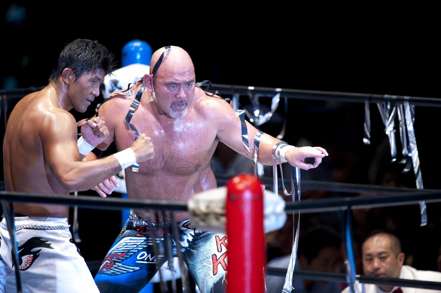 勝利をおさめた船木（左）と武藤　©︎Toshiya Kondo