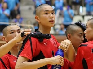 「えっ、1年前と違う…」身長194cm“あのスーパー1年生”が覚醒の予感「入学直後は腕立ても逆立ちもできなかった」急成長のウラに宮浦健人と“BBQ説教”