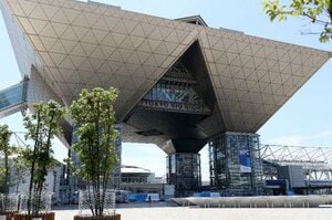 あまり美味しそうじゃない“1800円バーガー推し”レストラン、地獄のバス待ち…五輪メディアセンターはどうなってる？