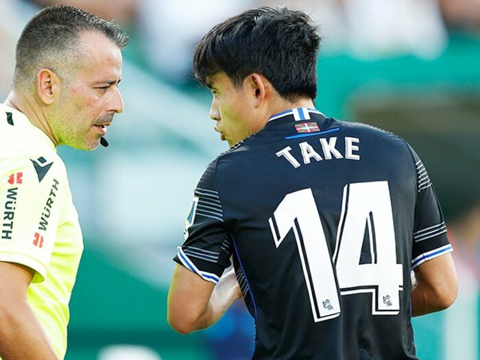 「久保建英が信頼され始めた」証拠かも…ソシエダサポの「Take,Take」に日本人カメラマンが感じた“海外組あるある”とは<Number Web> photograph by Daisuke Nakashima