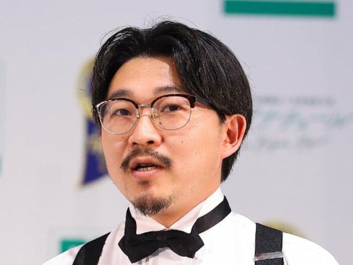 「あれ、松下さん?」バイト先に後輩のオズワルド伊藤俊介が来店…元相方のコンビがM-1決勝に進出した“2回戦落ち芸人”の後悔<Number Web> photograph by AFLO