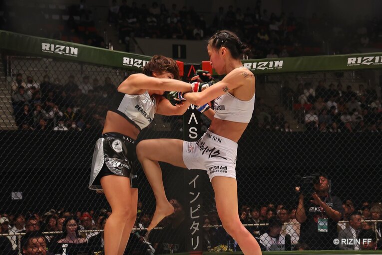 RENAvsシン・ユリ　©RIZIN FF